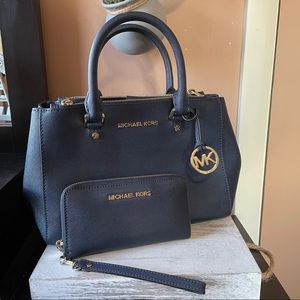 Michael Kors Purse and Wallet Wristlet Set